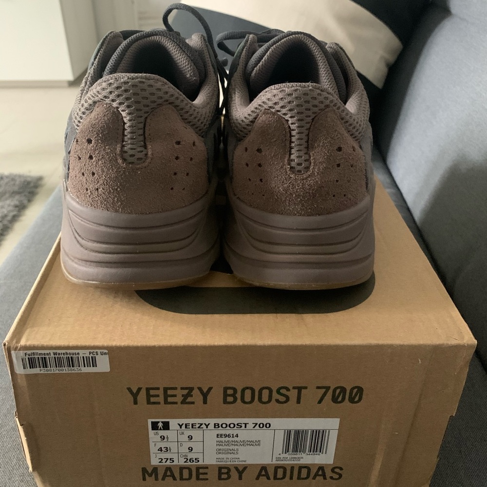 Yeezy boost 700 mauve‎ in a 9.5 - Picture 10 of 13